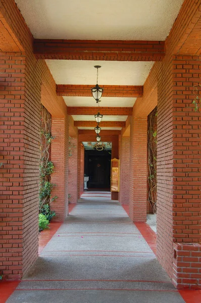 Corridor in Fort Ilocandia Resort in Ilocos Norte, Filipijnen — Stockfoto