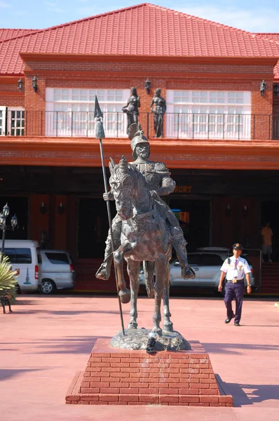 Horse rider soldier statue at Fort Ilocandia Resort in Ilocos No — Stock Photo, Image