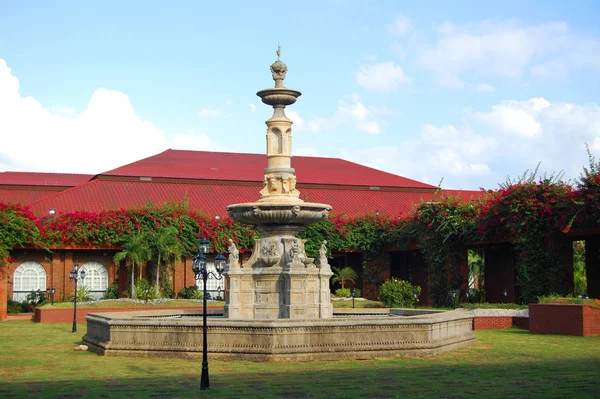 Brunnen-Design im Fort Ilocandia Resort in Ilocos Norte, — Stockfoto