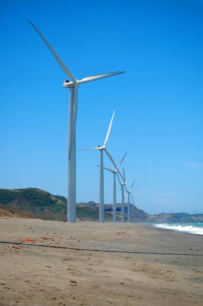 Bangui Wind Farm szélmalmok itt: Ilocos Norte, Fülöp-szigetek — Stock Fotó