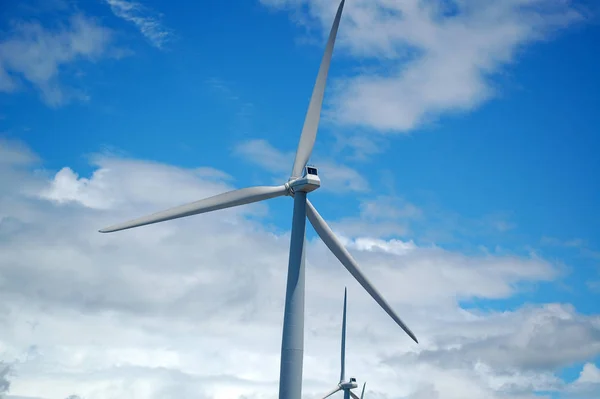 Windkraftanlagen im Windpark Bangui in Ilocos Norte, Philippinen — Stockfoto