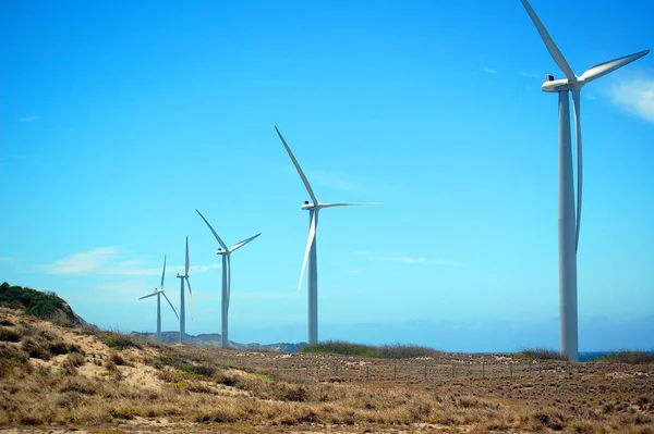 Windkraftanlagen im Windpark Bangui in Ilocos Norte, Philippinen — Stockfoto