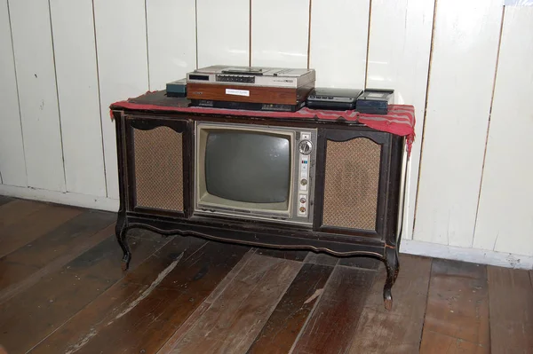 Televisión vintage en el Museo Crisologo de Vigan City, Ilocos Sur —  Fotos de Stock