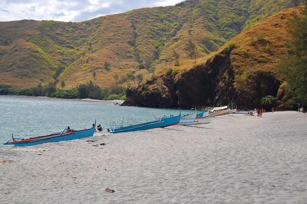 Barche in legno Anawangin a San Antonio, Zambales — Foto Stock