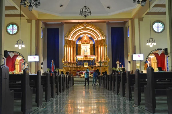 Unsere Liebe Frau vom Licht Pfarrkirche Innenraum in Cainta, Rizal, Phili — Stockfoto