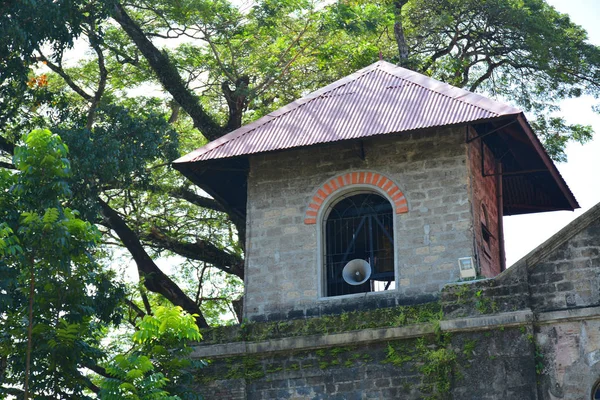 Bosoboso kostel zvonice fasáda v Antipolo, Filipíny. — Stock fotografie