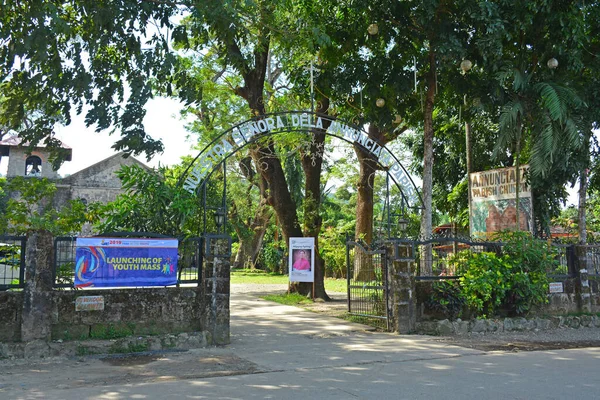 Bosoboso kerk poort ingang boog in Antipolo City, Filippijnen — Stockfoto