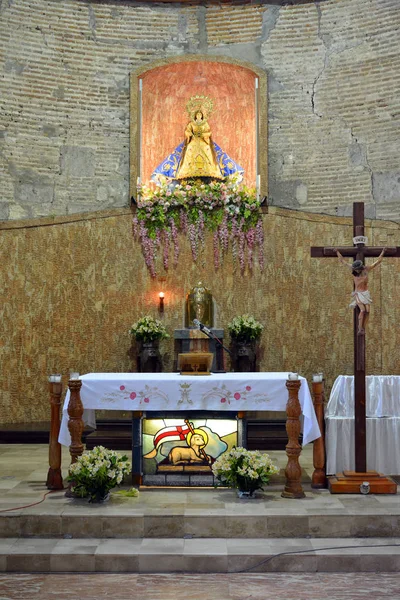 Interior de la iglesia Bosoboso con altar en la ciudad de Antipolo, Filipina —  Fotos de Stock