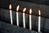Kostel hoří svíčky v Antipolo katedrále v Rizal, Filipíny