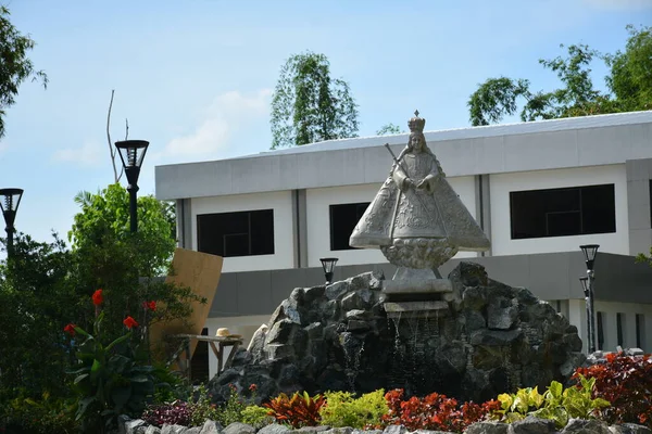 里萨尔 11月30日 2019年11月30日在菲律宾里萨尔的Antipolo 圣母圣心教区圣母玛利亚喷泉雕像 — 图库照片