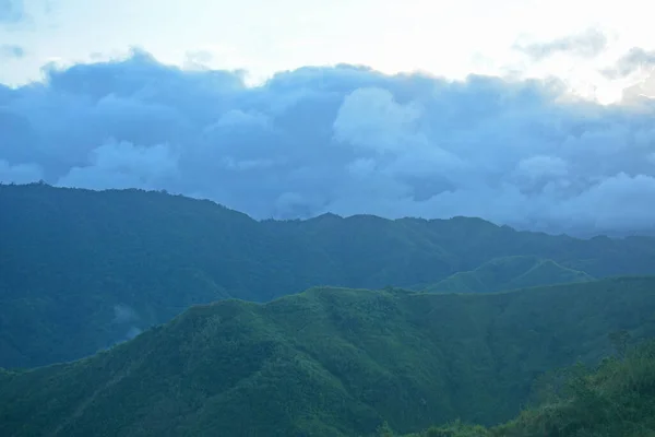 从上面看菲律宾里萨尔Tanay的宝山 — 图库照片