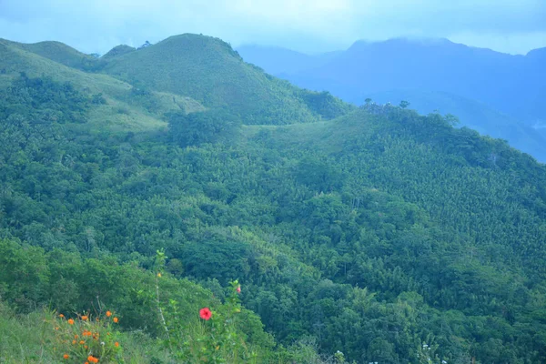 从上面看菲律宾里萨尔Tanay的宝山 — 图库照片