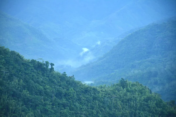 从上面看菲律宾里萨尔Tanay的宝山 — 图库照片