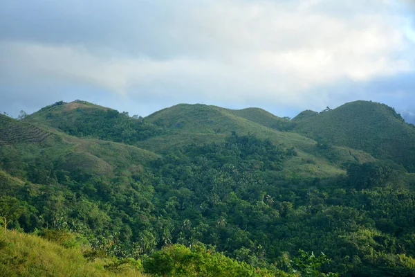 フィリピン リサール州タナイのトレジャー山の上からの眺め — ストック写真