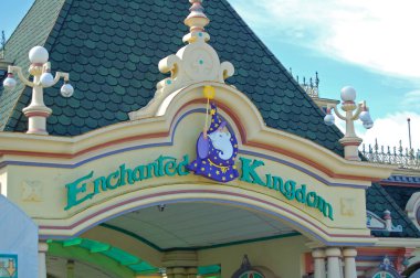 Laguna, Ph - 7 Kasım 2009 'da Santa Rosa, Laguna, Filipinler' de Büyülü Krallık tema parkı kemer cephesi.