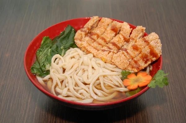 Chinês Porco Galinha Tiras Macarrão Tigela Sopa — Fotografia de Stock