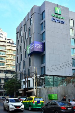 Bangkok, Th - 14 Aralık 2016 'da Bangkok, Tayland' da Holiday Inn Express oteli cephesi.