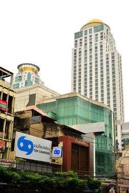 Bangkok, Th-Aralık 14: Palladium Dünya Alışveriş Merkezi cephesi, 14 Aralık 2016, Ratchaprarop Yolu, Bangkok, Tayland. Palladium World moda kıyafetleri ve aksesuarları konusunda uzmanlaşmış bir alışveriş merkezidir..