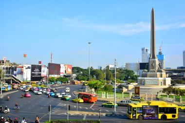 Bangkok, Th-13 Aralık 2016: 13 Aralık 2016 tarihinde Ratchathewi, Bangkok, Tayland 'da Zafer Anıtı. Zafer Anıtı, Bangkok, Tayland 'da büyük bir askeri anıttır..