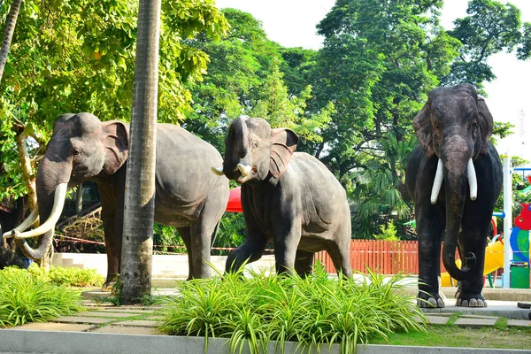 Bangkok Dec Elephant Statues Dusit Zoo December 2016 Khao Din — Stock Photo, Image