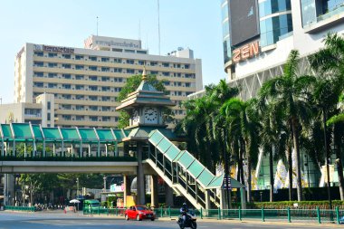 Bangkok, Th-11 Aralık 2016: Polis Genel Hastanesi cephesi 11 Aralık 2016 'da Bangkok, Tayland.