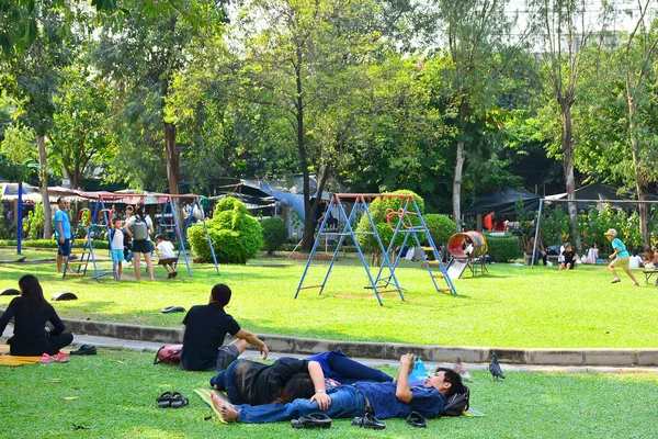 Μπανγκόκ Δεκ Άτομα Που Καταλαμβάνουν Chatuchak Park Στις Δεκεμβρίου 2016 — Φωτογραφία Αρχείου