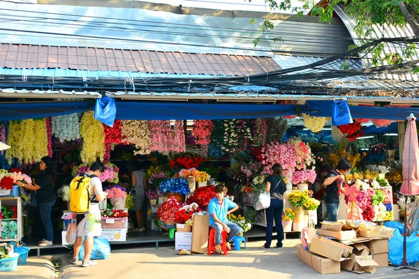 2016年12月11日から12月11日まで タイのバンコクで開催されるChatuchakの週末マーケットに 屋台のファサードが展示されます チャトゥチャックの週末市場はタイ最大の市場で 000以上の屋台があります — ストック写真