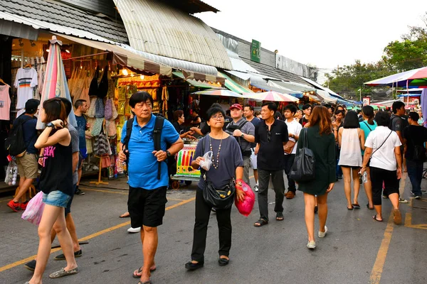 Bangkok Dic Gente Compras Caminando Mercado Fin Semana Chatuchak Diciembre — Foto de Stock