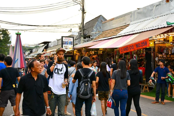 Bangkok Dec Pessoas Fazendo Compras Caminhando Mercado Fim Semana Chatuchak — Fotografia de Stock