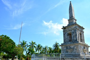 Cebu, Ph - 8 Ekim 2016 'da Lapu Lapu City, Filipinler' de Macellan işareti. Macellan İşareti 1866 'da büyük kaşifin öldüğü yeri işaretlemek için dikildi..