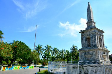 Cebu, Ph - 8 Ekim 2016 'da Lapu Lapu City, Filipinler' de Macellan işareti. Macellan İşareti 1866 'da büyük kaşifin öldüğü yeri işaretlemek için dikildi..