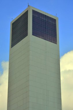 Cebu, Ph - 8 Ekim 2016 'da Sm Seaside City alışveriş merkezi kulesi cephesi, Filipinler' de.