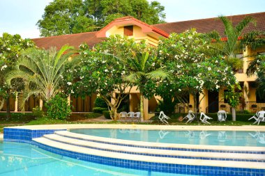 Negros Oriental, Ph-27 Ağustos 2016: 27 Ağustos 2016 tarihinde Filipinler 'in Dauin kentinde özel konutlar için Vip Resort yüzme havuzu. Özel Konut Vip Resort 'u 15 km uzaklıkta. Dumaguete şehrinden.