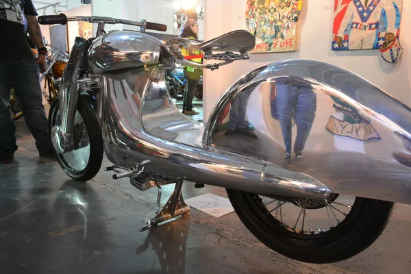 Πασιγκ Μαρς Silver Προσαρμοσμένη Μοτοσικλέτα Στο Ride Στις Μαρτίου 2020 — Φωτογραφία Αρχείου