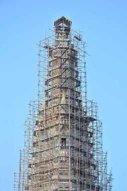 Bangkok, Th - 12 Aralık 2016 'da Bangkok, Tayland' da Wat Arun merkez kule cephesi. Wat Arun ya da Şafak Tapınağı, Tayland 'ın Bangkok şehrinde bir Budist tapınağıdır..