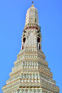 12 Aralık 2016 'da Bangkok, Tayland' da Wat Arun cephesi. Wat Arun ya da Şafak Tapınağı, Tayland 'ın Bangkok şehrinde bir Budist tapınağıdır..