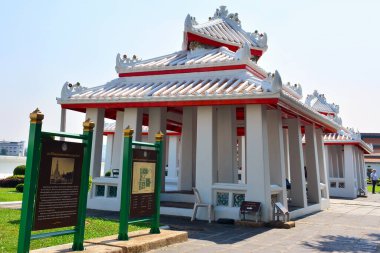 Bangkok, Th - 12 Aralık 2016 'da Bangkok, Tayland' da Wat Arun sanat pavyonu cephesi. Wat Arun ya da Şafak Tapınağı, Tayland 'ın Bangkok şehrinde bir Budist tapınağıdır..