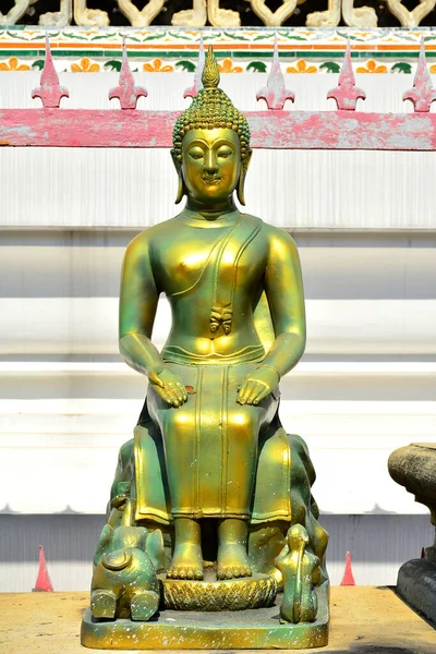 2016年12月12日 タイのバンコクにあるワット アルン仏像 ワット アルン Wat ArunまたはTemple Dawn タイのバンコクにある仏教寺院 — ストック写真