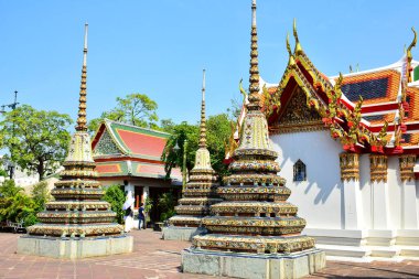 Bangkok, Th - 12 Aralık 2016 'da Bangkok, Tayland' da Wat Pho kulesi. Wat Pho, Tayland 'ın Bangkok bölgesindeki Phra Nakhon bölgesinde yer alan bir Budist tapınağıdır..