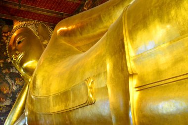 Bangkok, Th - 12 Aralık 2016, Bangkok, Tayland 'da Wat Pho' da uzanan Buda. Wat Pho, Tayland 'ın Bangkok bölgesindeki Phra Nakhon bölgesinde yer alan bir Budist tapınağıdır..