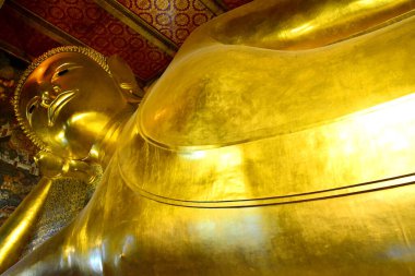 Bangkok, Th - 12 Aralık 2016, Bangkok, Tayland 'da Wat Pho' da uzanan Buda. Wat Pho, Tayland 'ın Bangkok bölgesindeki Phra Nakhon bölgesinde yer alan bir Budist tapınağıdır..