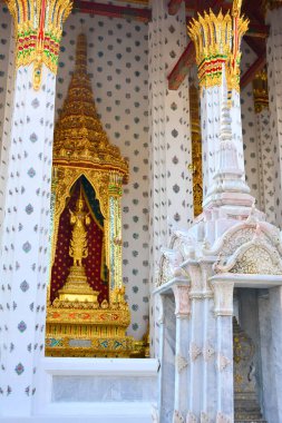Bangkok, Th - 12 Aralık 2016 'da Bangkok, Tayland' da Wat Arun Tapınağı cephesi. Wat Arun ya da Şafak Tapınağı, Tayland 'ın Bangkok şehrinde bir Budist tapınağıdır..