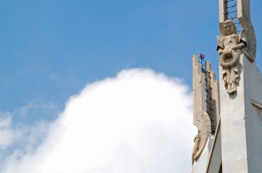 QuEZON ŞEHRİ, PH-OCT 4: 4 Ekim 2015 'te Quezon City, Filipinler' de Quezon Anıtı Çemberi Tapınağı. Quezon Anıt Çemberi, Filipinler 'de bulunan bir milli park ve türbedir..