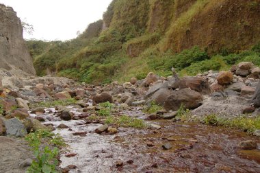Zambales, Filipinler 'deki Pinatubo Gölü' ne giden dağlar