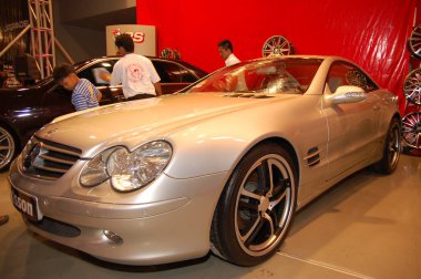 Pasay, PH - NOV 27: Mercedes Benz 27 Kasım 2011 'de Manila Otomobil Salonu' nda SMX Kongre Merkezi, Pasay, Filipinler.