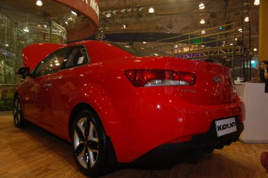 PAsay, PH - 19 AUG: Kia Koup Forte, 19 Ağustos 2010 'da Filipin Uluslararası Otomobil Fuarı' nda Dünya Ticaret Merkezi Manila, Pasay, Phillippines 'te gerçekleşti..