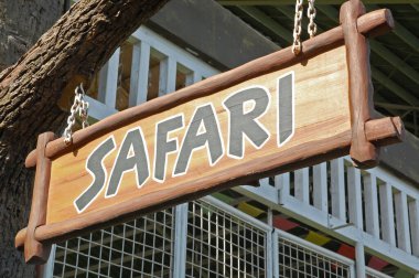 BULACAN, PH-OCT. 16: Cherubin Gardens safari tabelası 16 Ekim 2015, Meycauayan, Bulacan, Filipinler.