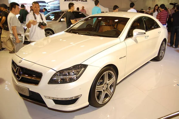 Pasay, PH-APR. 1: Mercedes Benz 1 Nisan 2012 'de 8. Manila Uluslararası Otomobil Fuarı' nda Dünya Ticaret Merkezi Metro Manila, Pasay, Filipinler.