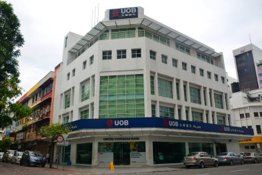 KOTA KINABALU, My - 21 Haziran 2016 tarihinde Malezya 'nın Kota Kinabalu kentinde UOB (Birleşik Denizaşırı Bankası) cephesi. 