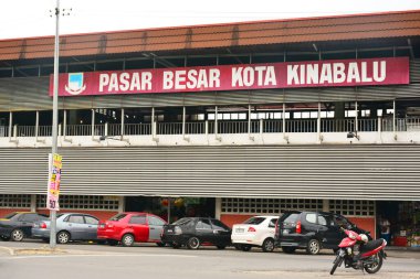 KOTA KINABALU, My - 21 Haziran 2016 tarihinde Malezya 'nın Kota Kinabalu kentinde Pasar Besar Kota Kinabalu pazar cephesi. 
